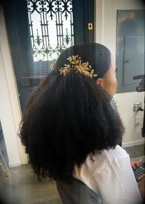 Kinky, curly Black wedding hairstyle with gold hair accessories