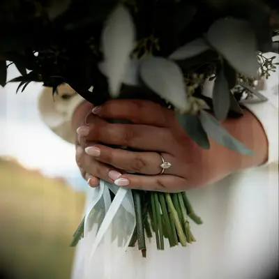 Short french nails wedding inspiration