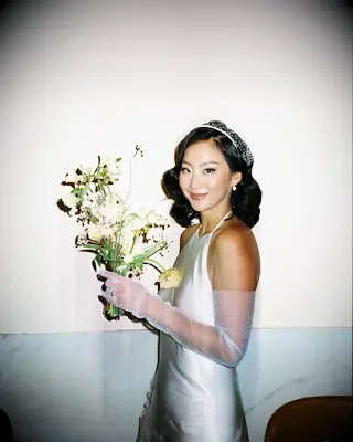 Vintage short wedding hairstyle with veil