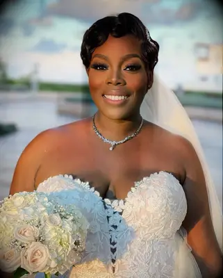 Glam Hollywood waves wedding hairstyle for short hair with veil