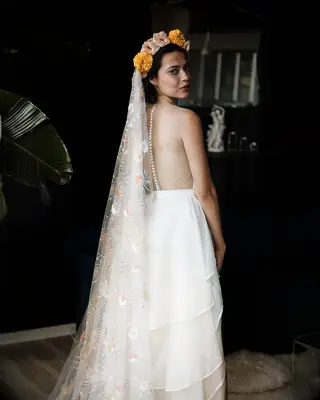 Wedding hairstyle for short hair with a floral veil