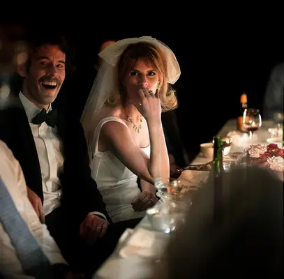 25 frisurer til korte bryllupper, der passer perfekt til stearinlys