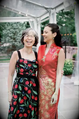 Short mother of the bride hairstyle with bangs