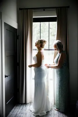 Chin length bob mother of the bride hairstyle 