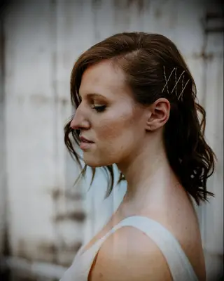 Side-swept wedding hairstyle with bobby pins for medium length hair