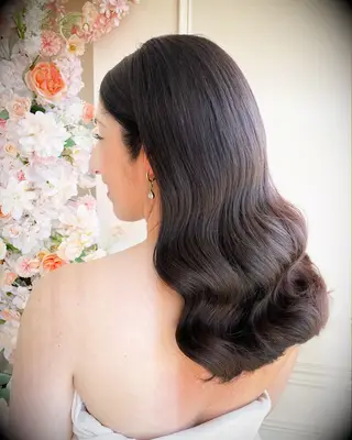 Sleek waves wedding hairstyle for medium length hair 