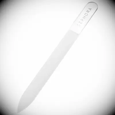 Sådan fjernes poleringen fra is til negle derhjemme uden at ødelægge negle