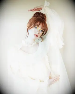 Messy bun thin wedding hairstyle