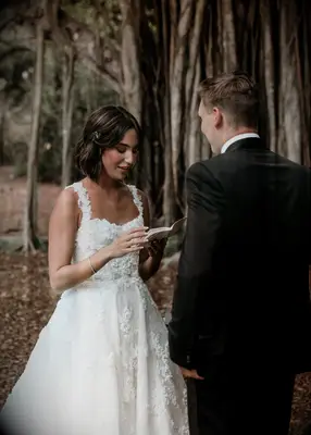 Soft wave with pinned back bang