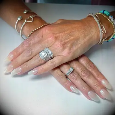 30 unikke ideer til hvide bryllup negle