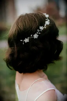 Pearl and gemstone floral hair accessory 