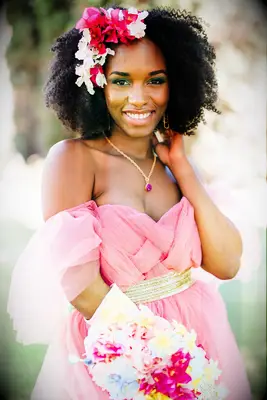 Colorful and bright bridesmaid makeup 