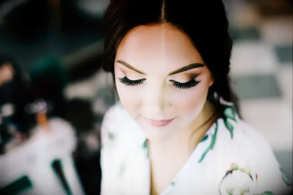 Bronze smokey eye bridesmaid makeup