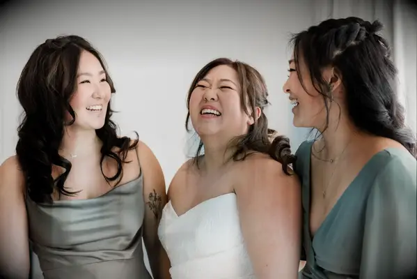 Soft glowing bridesmaid makeup 