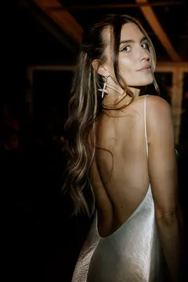 Gold and glowy bridesmaid makeup 