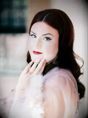 Retro inspired bridesmaid makeup