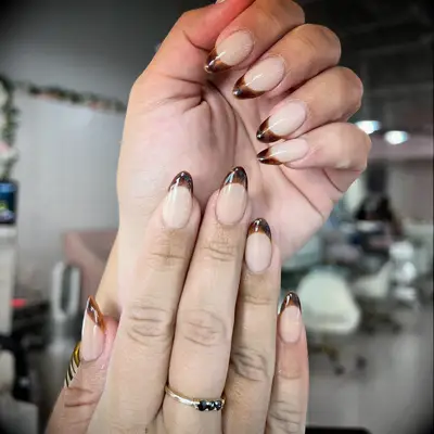 Tortoiseshell tip bridesmaid nails