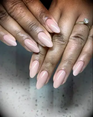 Beige bridesmaid nails