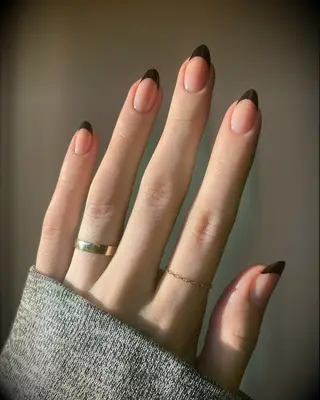 Chocolate tips bridesmaid nails