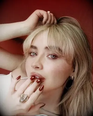 Sabrina Carpenter with red heart nails