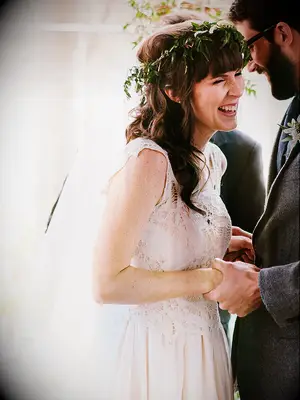Simple greenery flower crown and curly hairstlye bangs