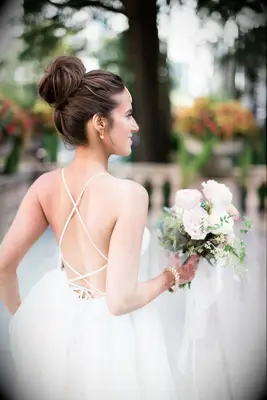 loose top knot for the best wedding style