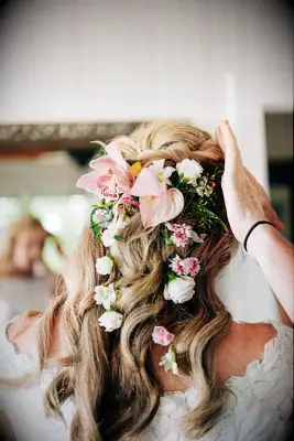 Waves with fresh florals in hair