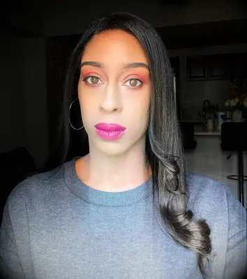 Peachy pink eyeshadow and hot pink lips Valentine