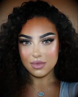 False lashes Valentine