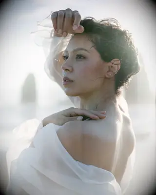 Bride with wet-look updo