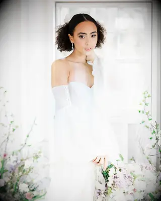 Bride with sleek natural hairdo