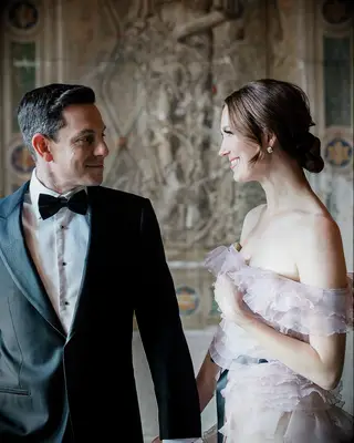 Bride with bun with face-framing pieces