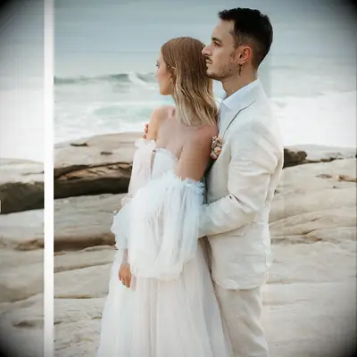 Bride with subtle crimp in hair