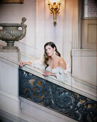 Bride with long waves 