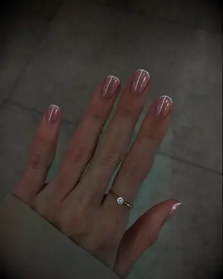 French chrome manicure 