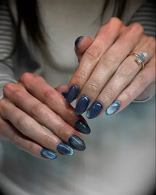 Blue velvet nails