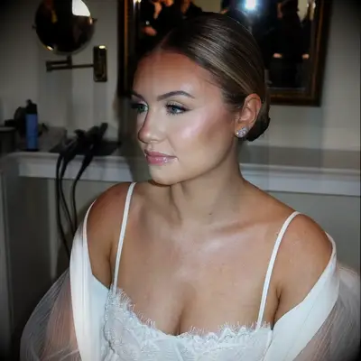 Gorgeous glow wedding guest makeup 