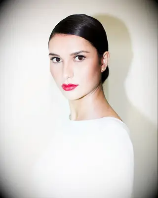 Red lips wedding makeup trends