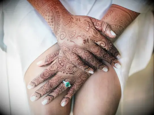 Short wedding nails with glitter along nail beds