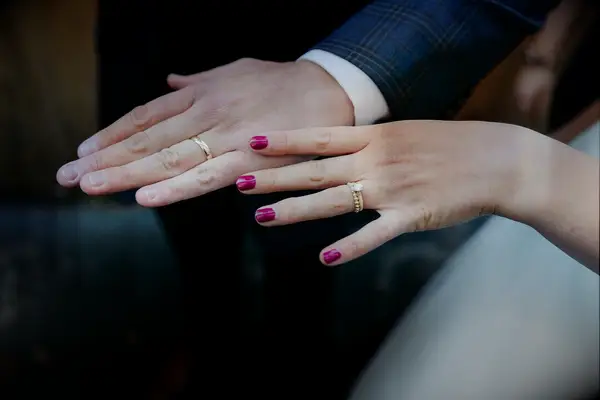Short magenta wedding nails