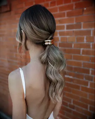 Wedding ponytail with gold hair clip