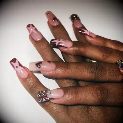 maroon and pink star nails for your wedding day