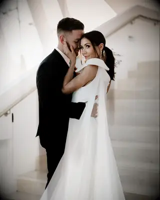 De 34 bedste frisurer til en skulderkjole