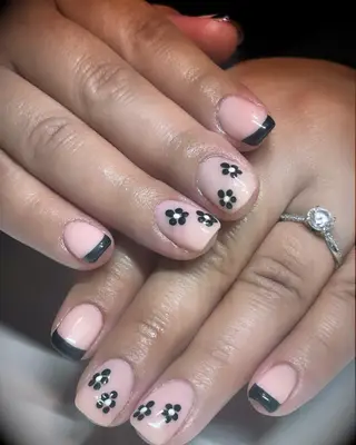 Black flower engagement nail inspiration