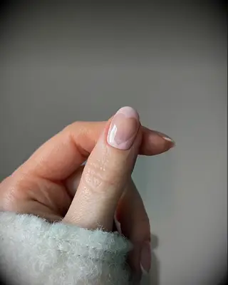 Minimal pink heart accent wedding nail 