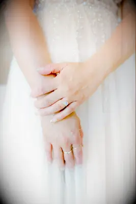 Gold french tip simple nails 