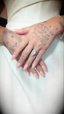 Minimalist princess manicure for wedding 