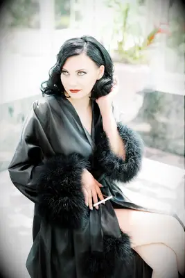 Retro Glam Makeup for Blue Eyes and Dark Hair