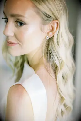 Glowy Makeup for Blue Eyes