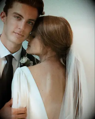 Effortless ponytail wedding hairstyle